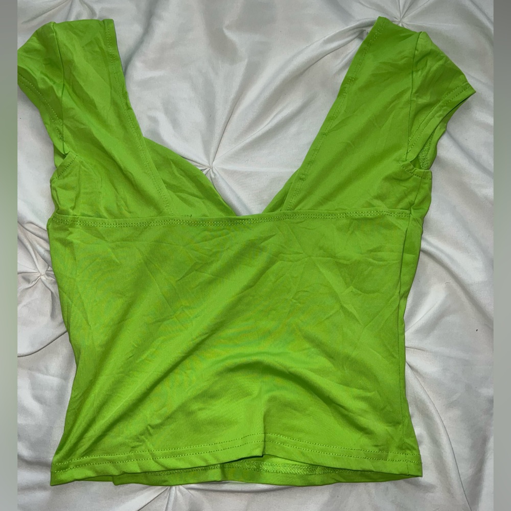 Green top - Picture 2 of 2
